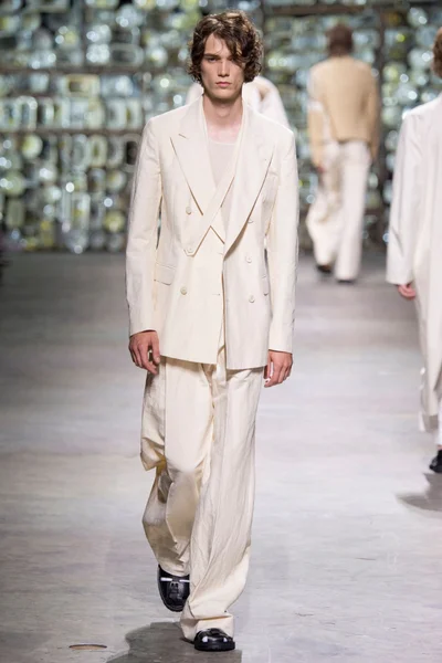 Look 5